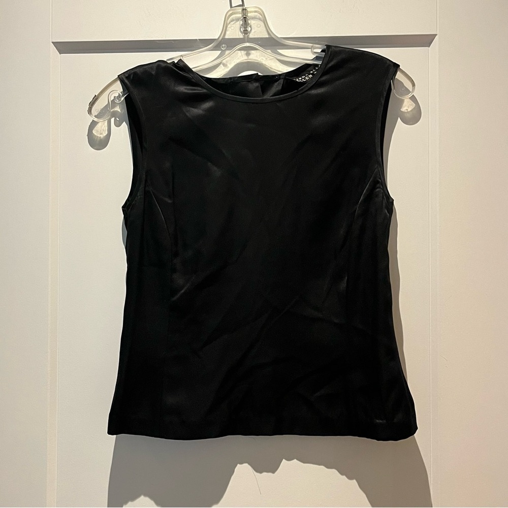 Vintage 100% silk minimalist classic tailored button back sleeveless blouse